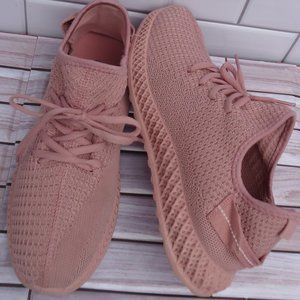 SIZE 10. Taxi women's flyknit fabric sneaker shoes.